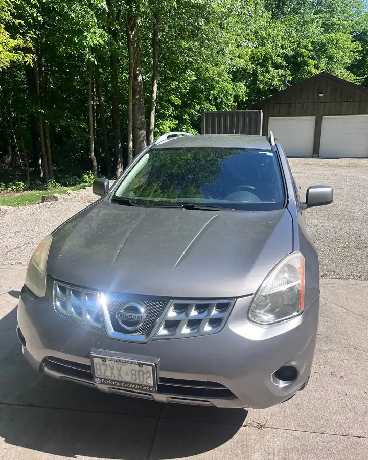 Nissan Rogue, silver